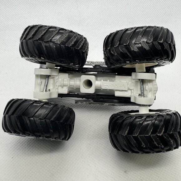 Hot Wheels Monster Jam Chassis Snapper Black‎ White Truck 1:64 - Picture 4 of 4